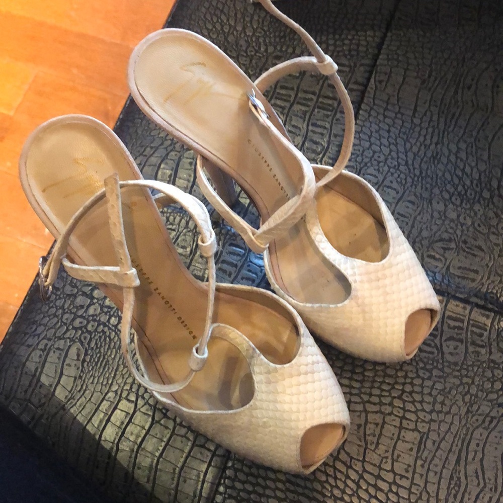Guiseppe zanoti Snake skin high pumps